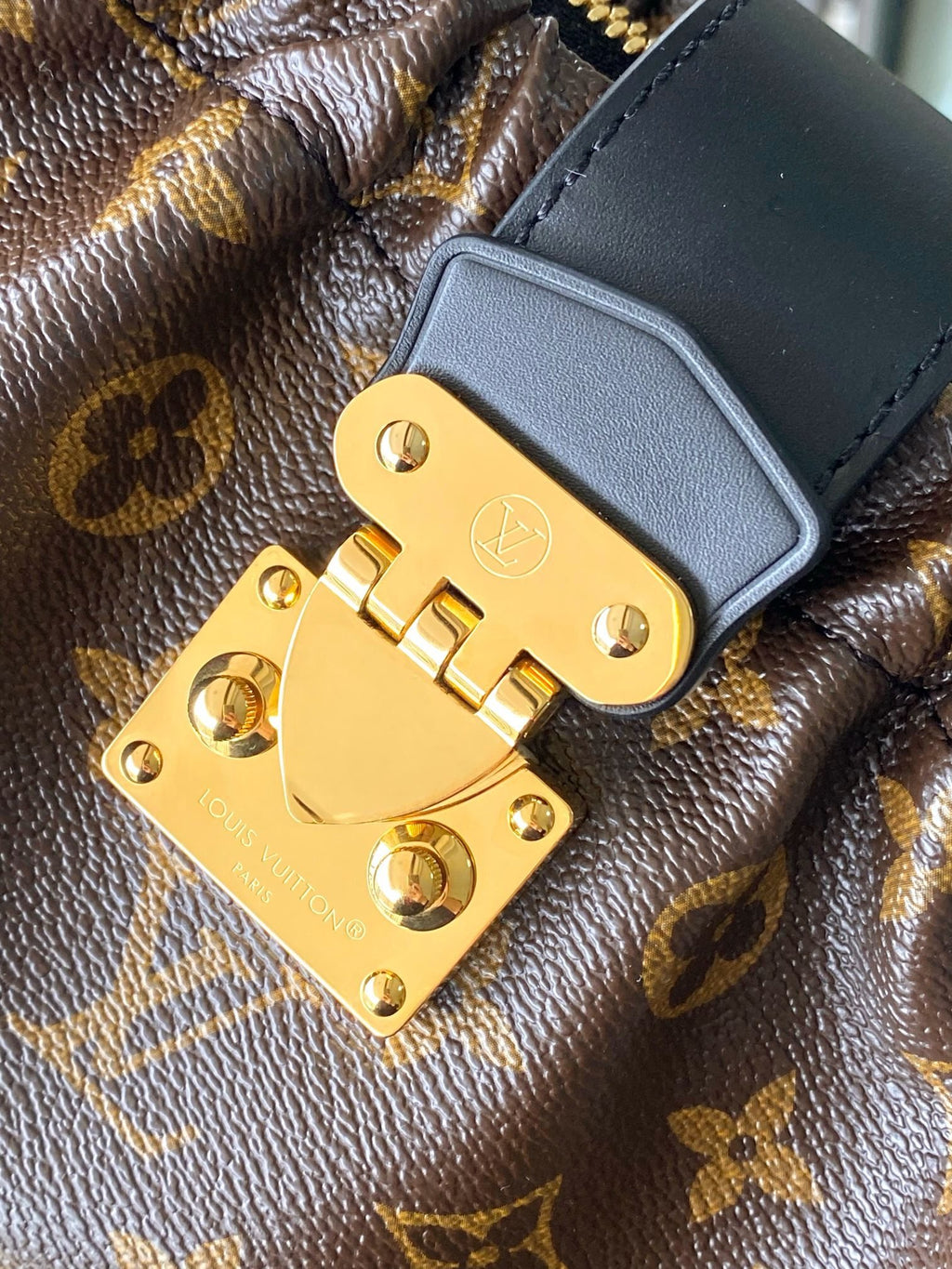 LV Pochette Sling PM
