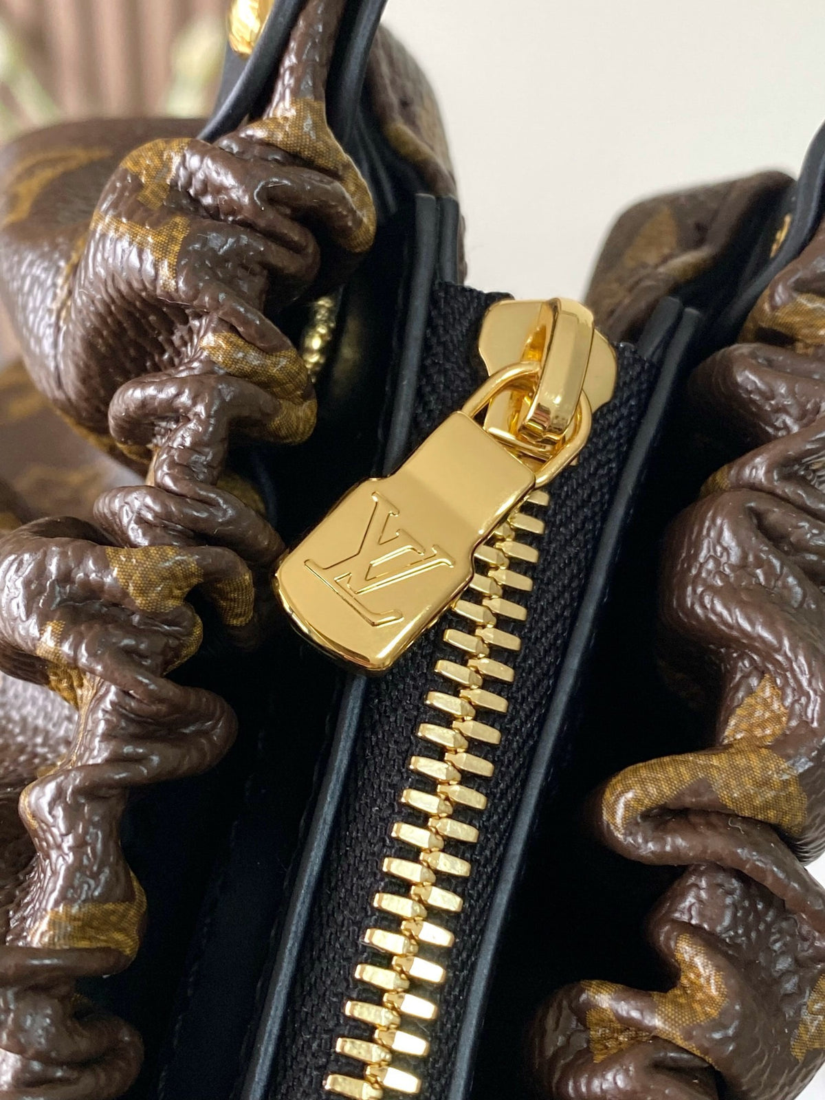 LV Pochette Sling PM