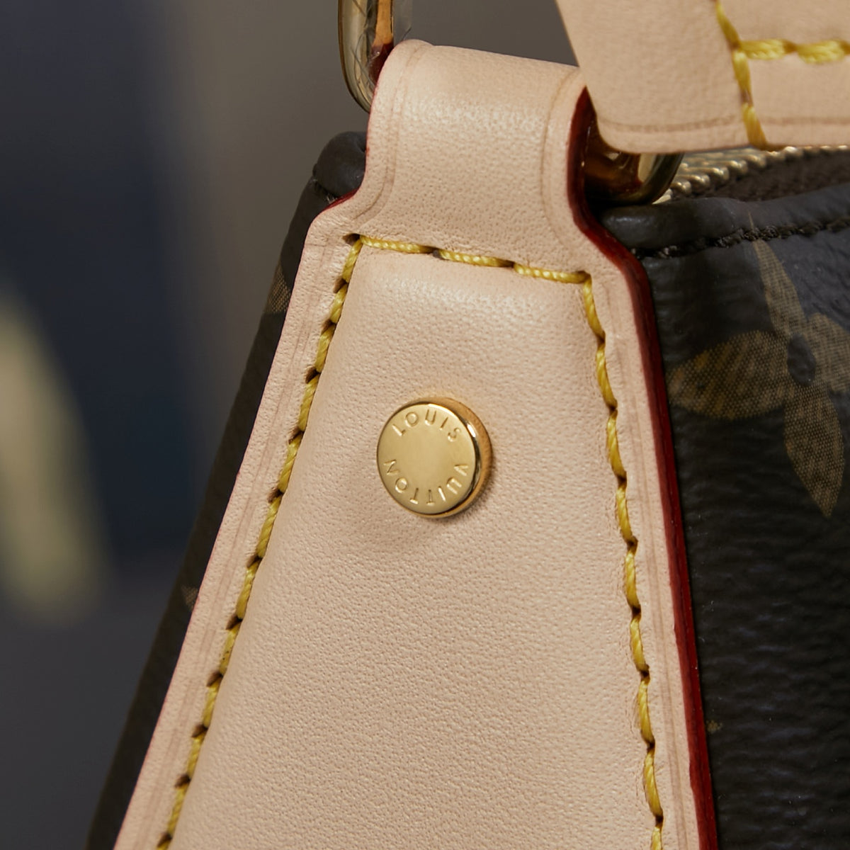 LV Pochette Tirette