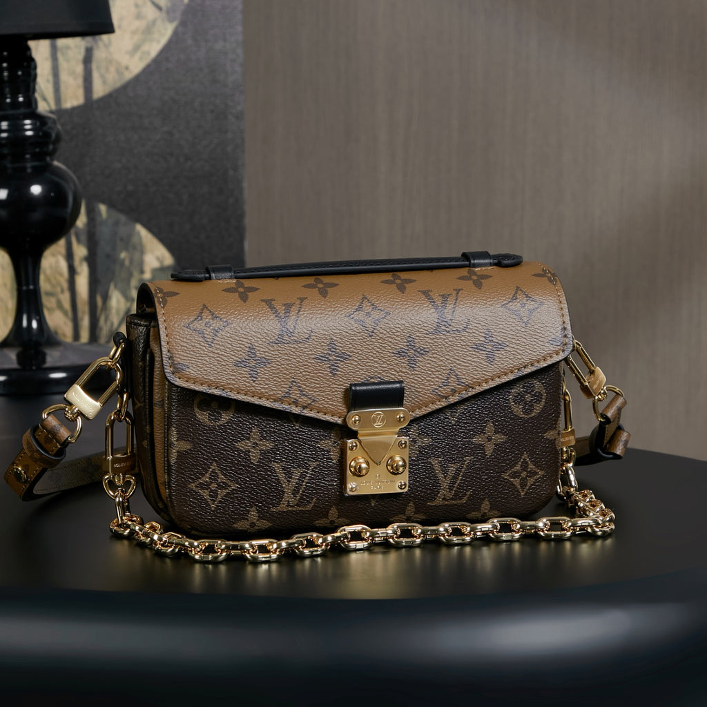 LV Pochette Métis East West