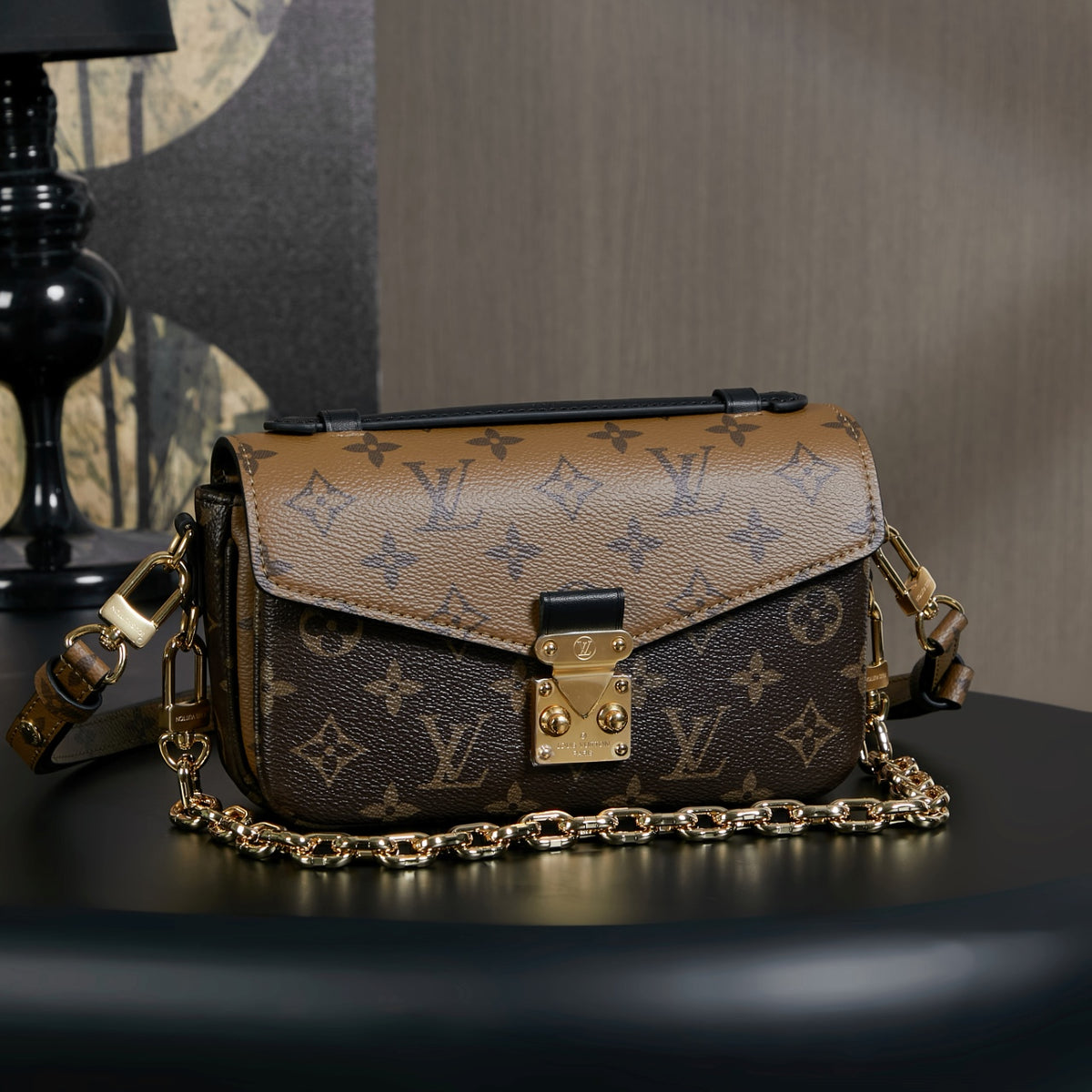 LV Pochette Métis East West