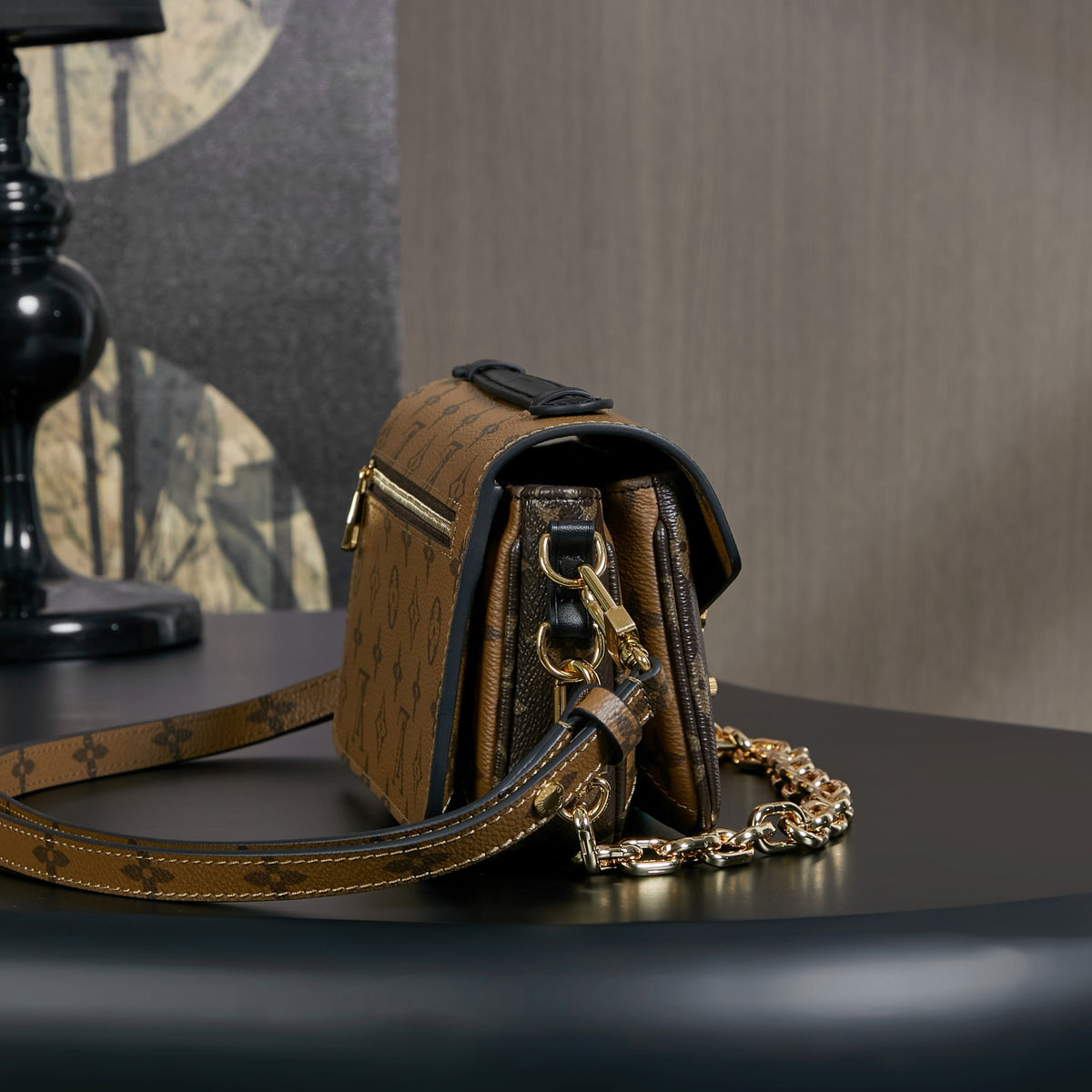 LV Pochette Métis East West