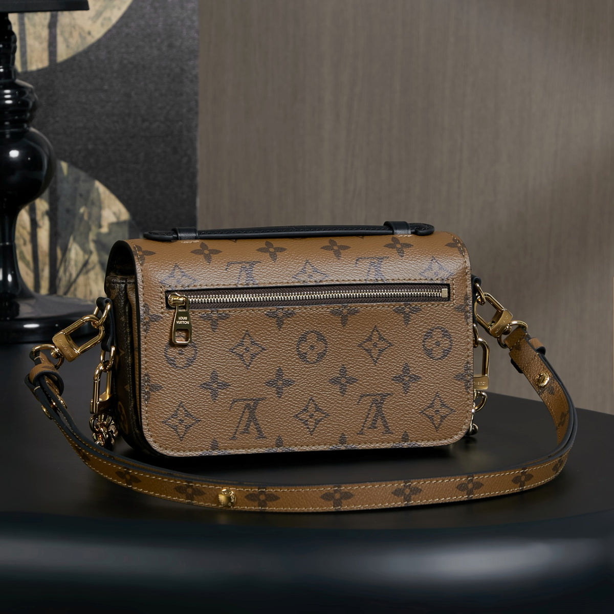LV Pochette Métis East West