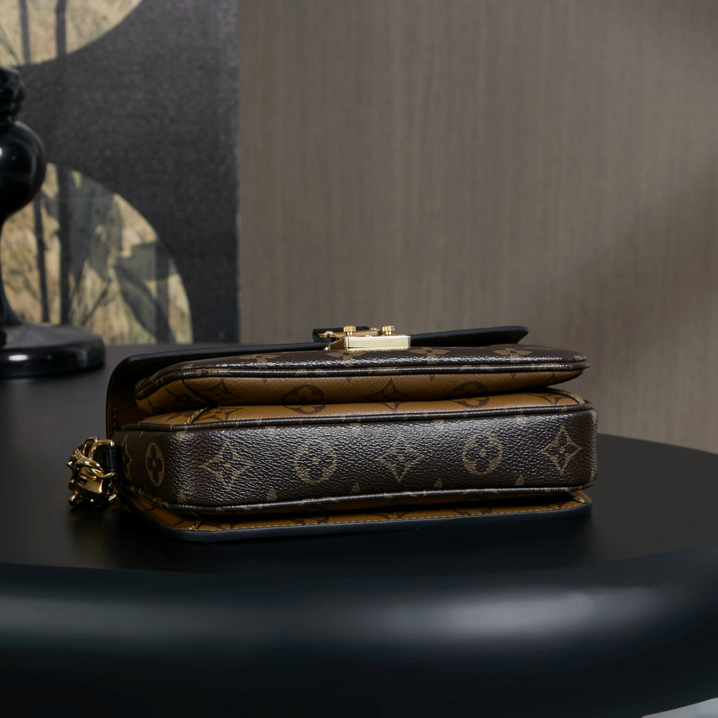 LV Pochette Métis East West