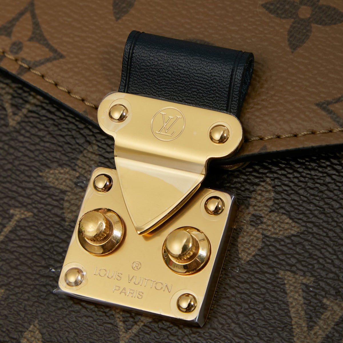 LV Pochette Métis East West