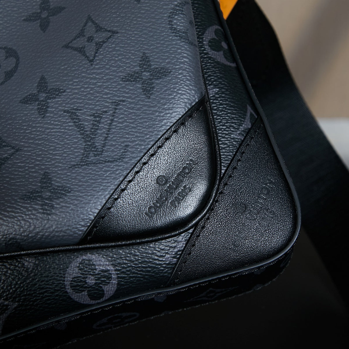 LV Trio Messenger