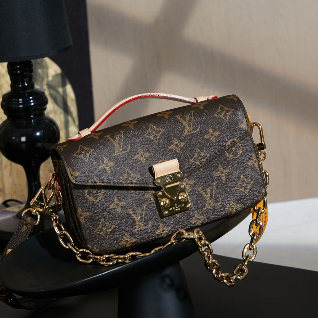 LV Pochette Métis East West