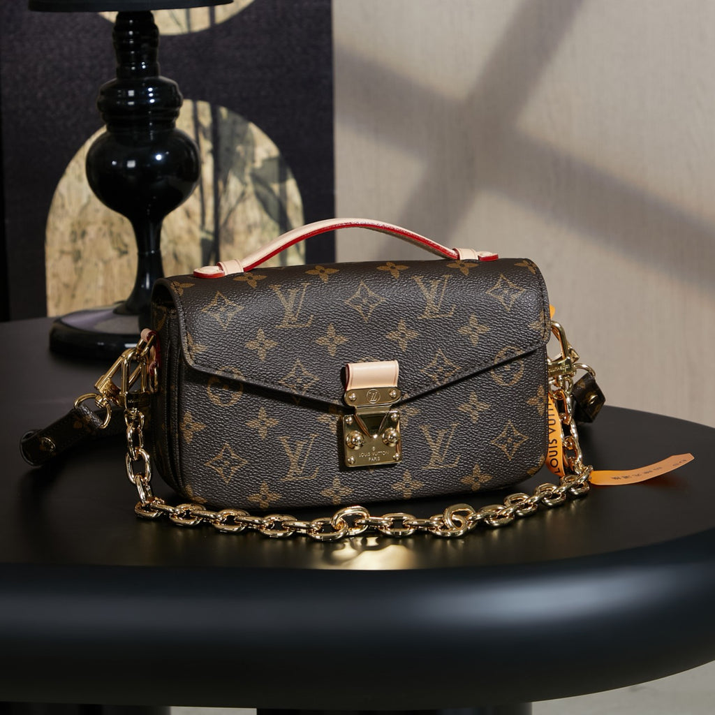LV Pochette Métis East West