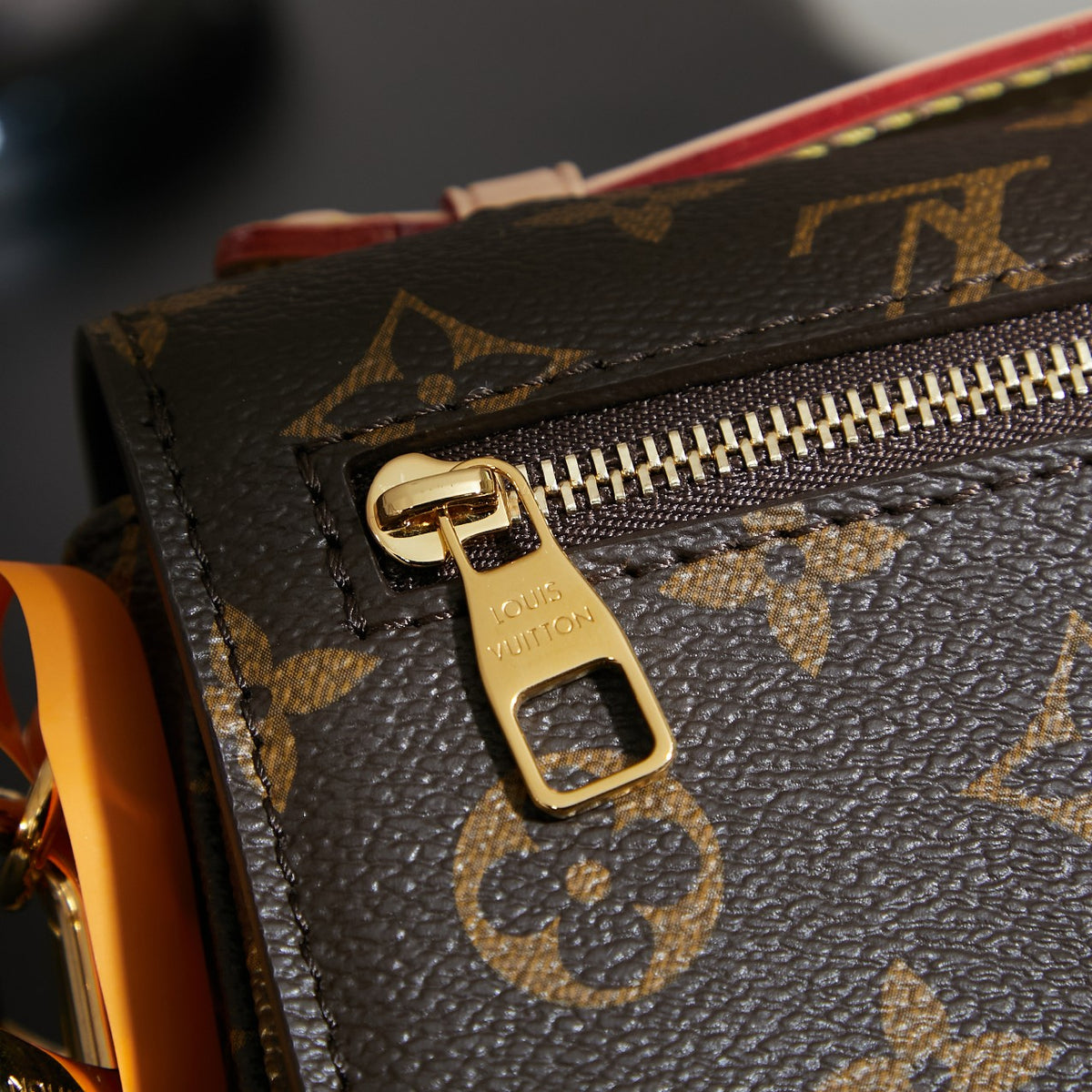 LV Pochette Métis East West