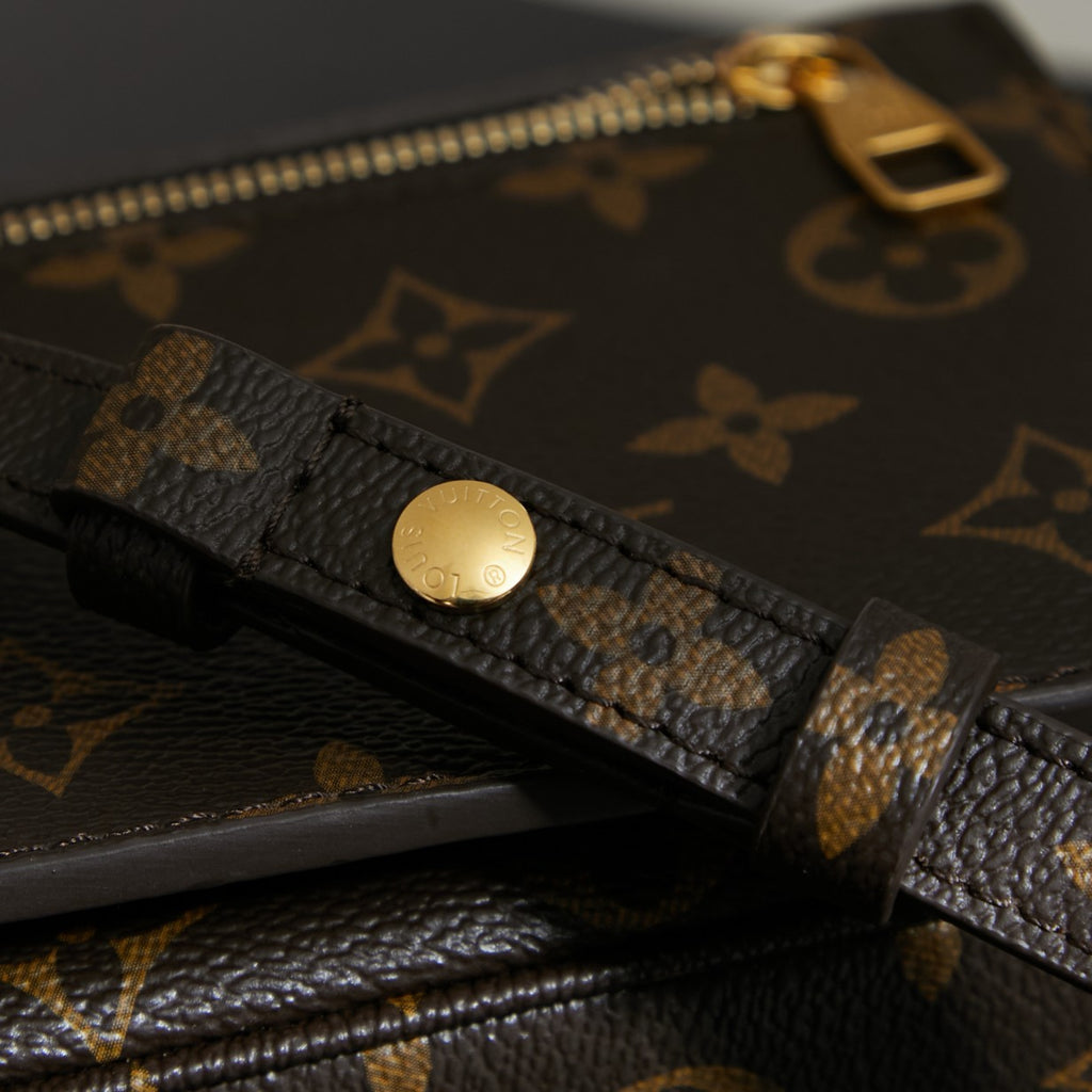 LV Pochette Métis East West