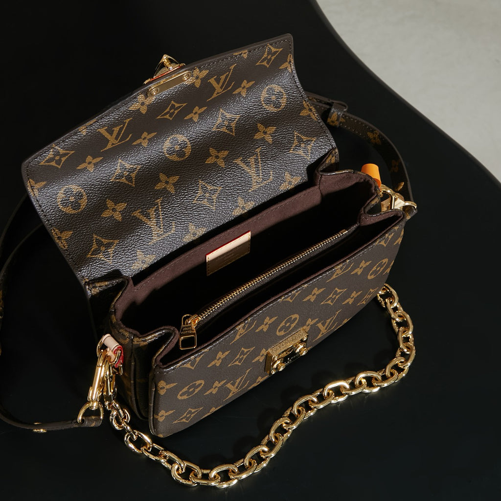 LV Pochette Métis East West