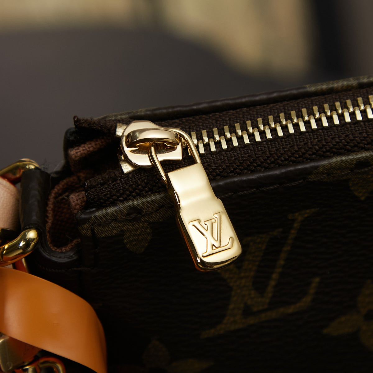 LV Pochette Accessoires