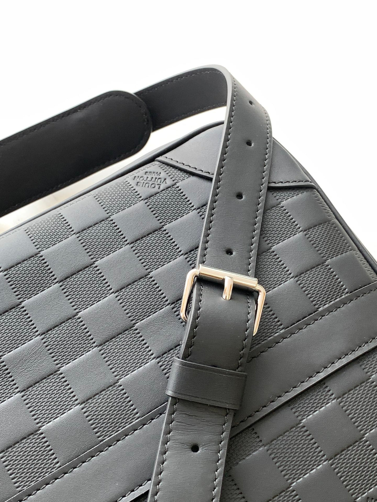 LV Porte-Documents Voyage PM