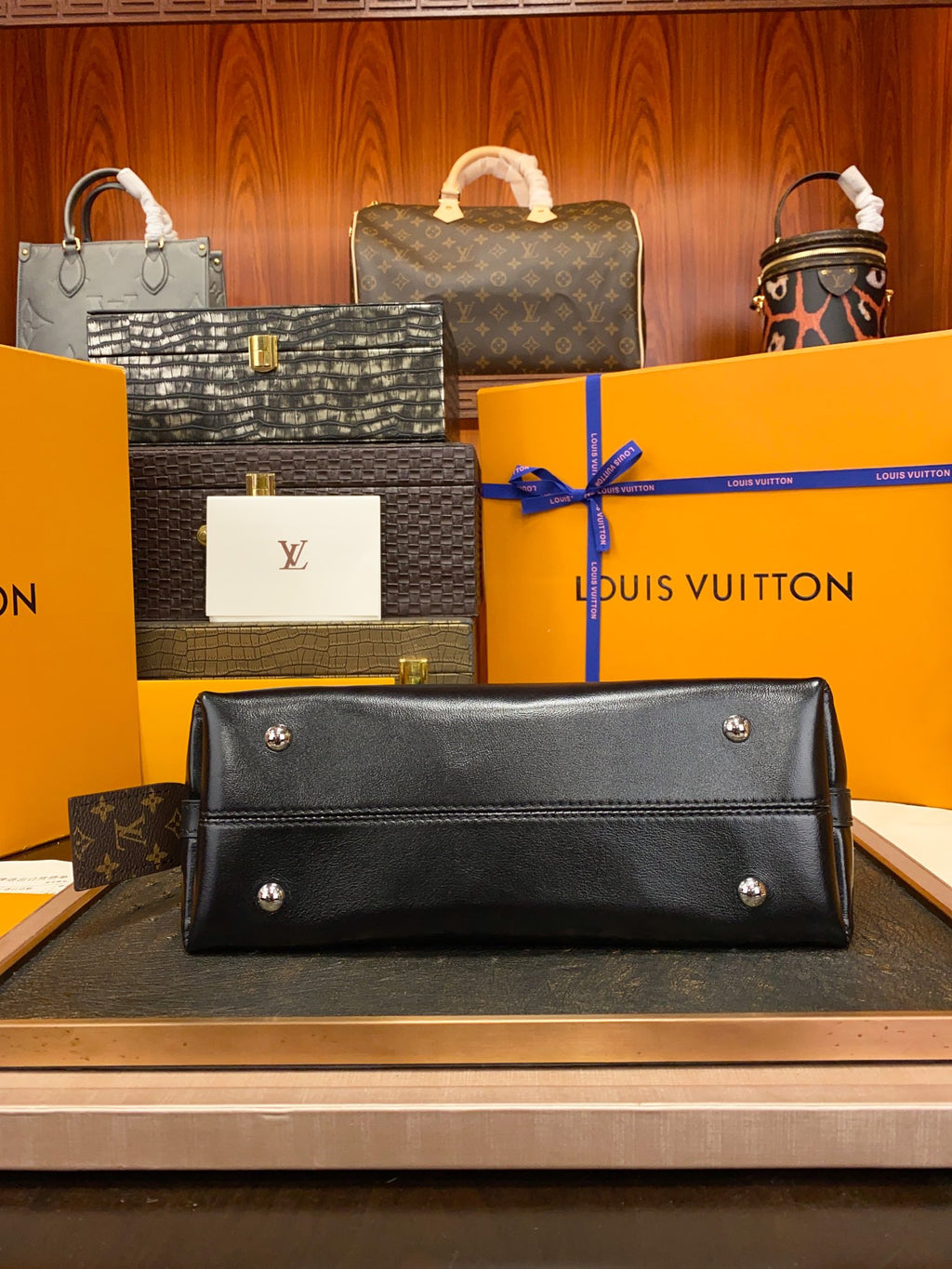 LV CarryAll Vibe BB  M12888