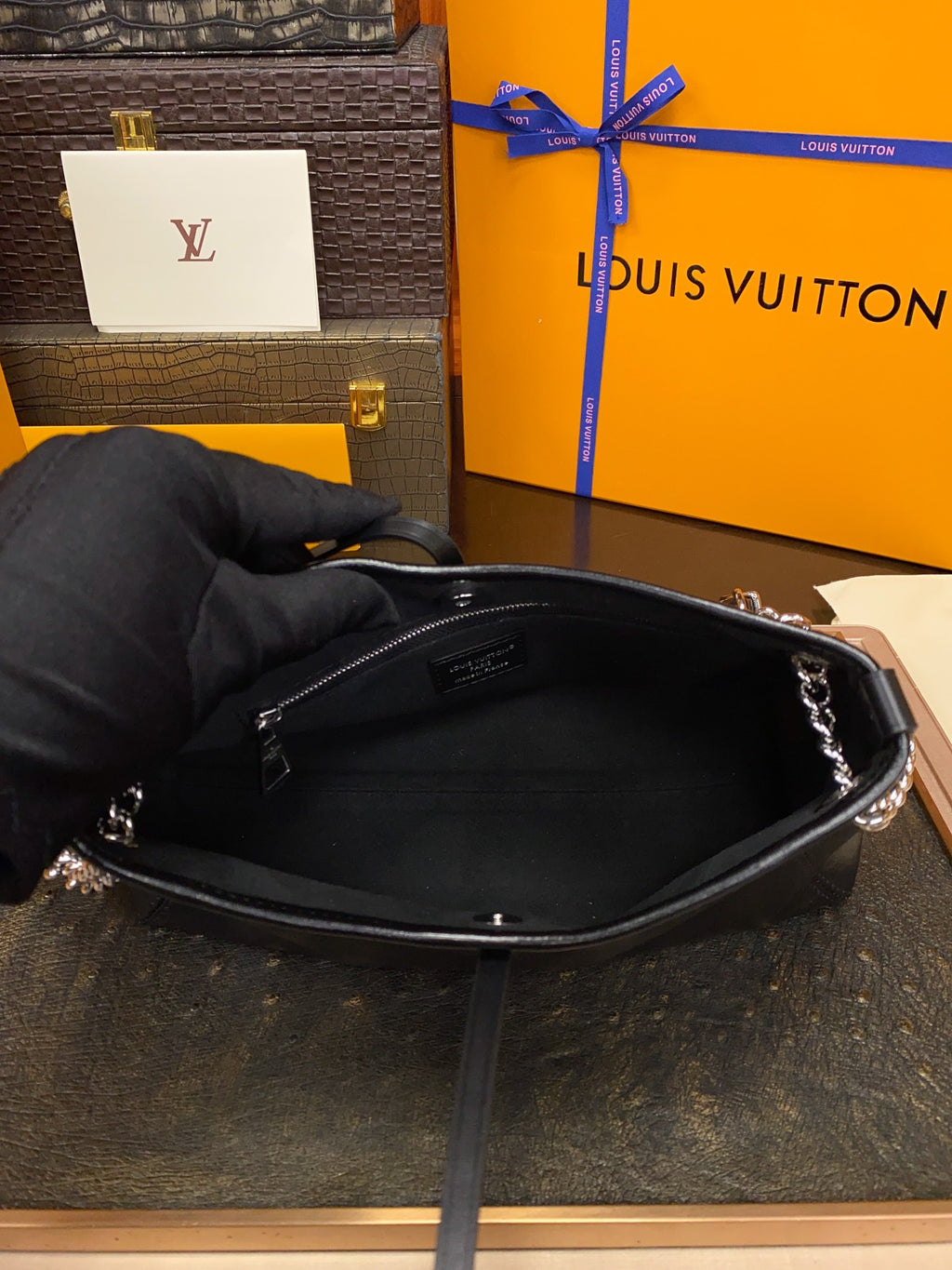 LV CarryAll Vibe BB  M12888