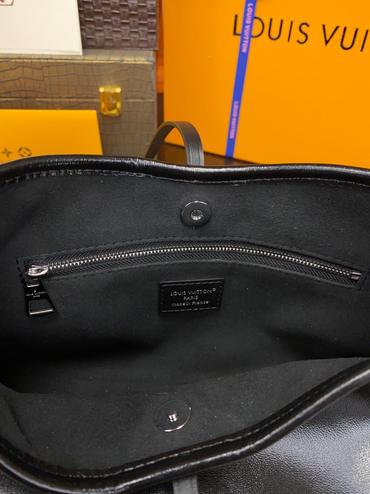 LV CarryAll Vibe BB  M12888