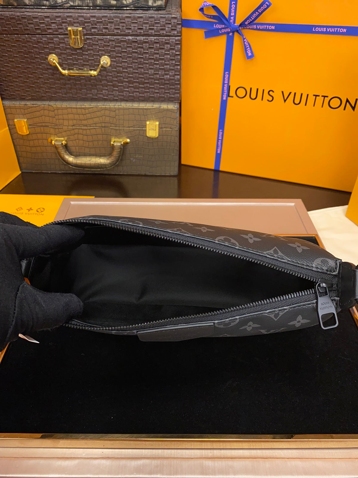 LV Pochette Accessoire