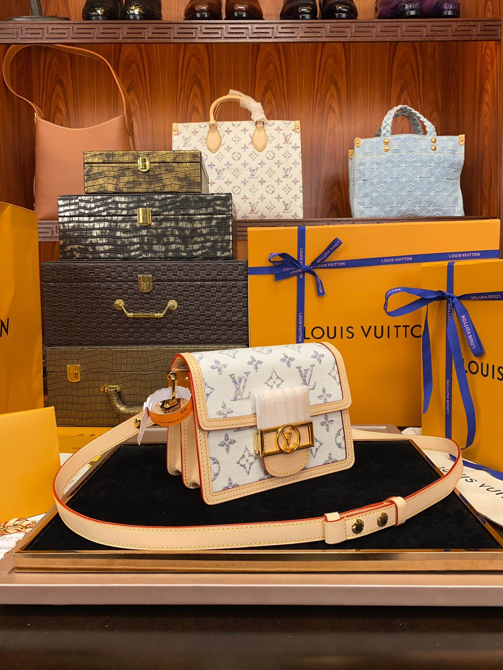 LV Mini Dauphine