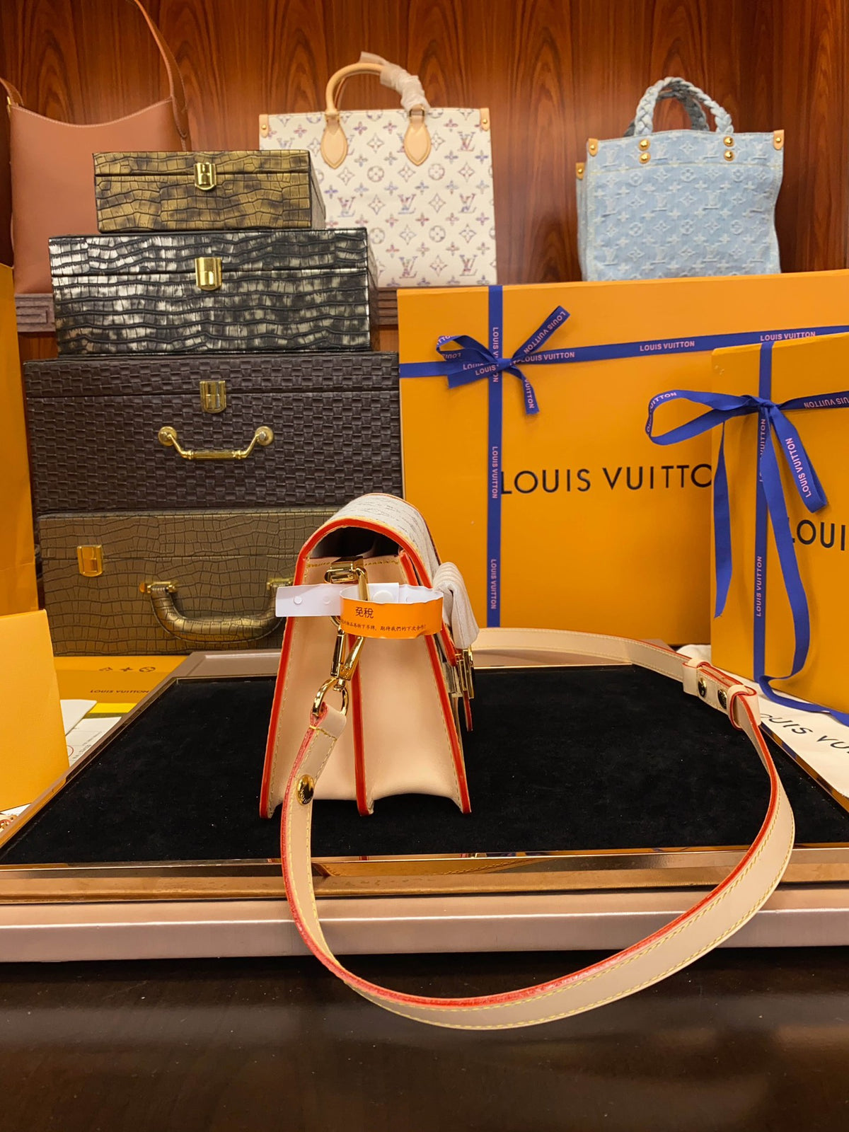 LV Mini Dauphine