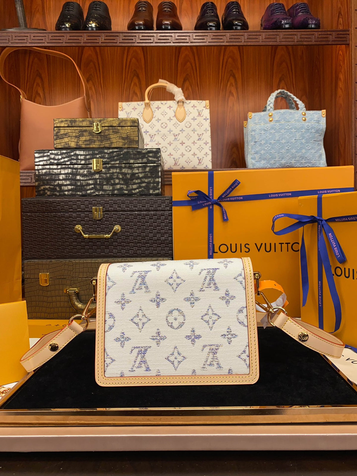 LV Mini Dauphine
