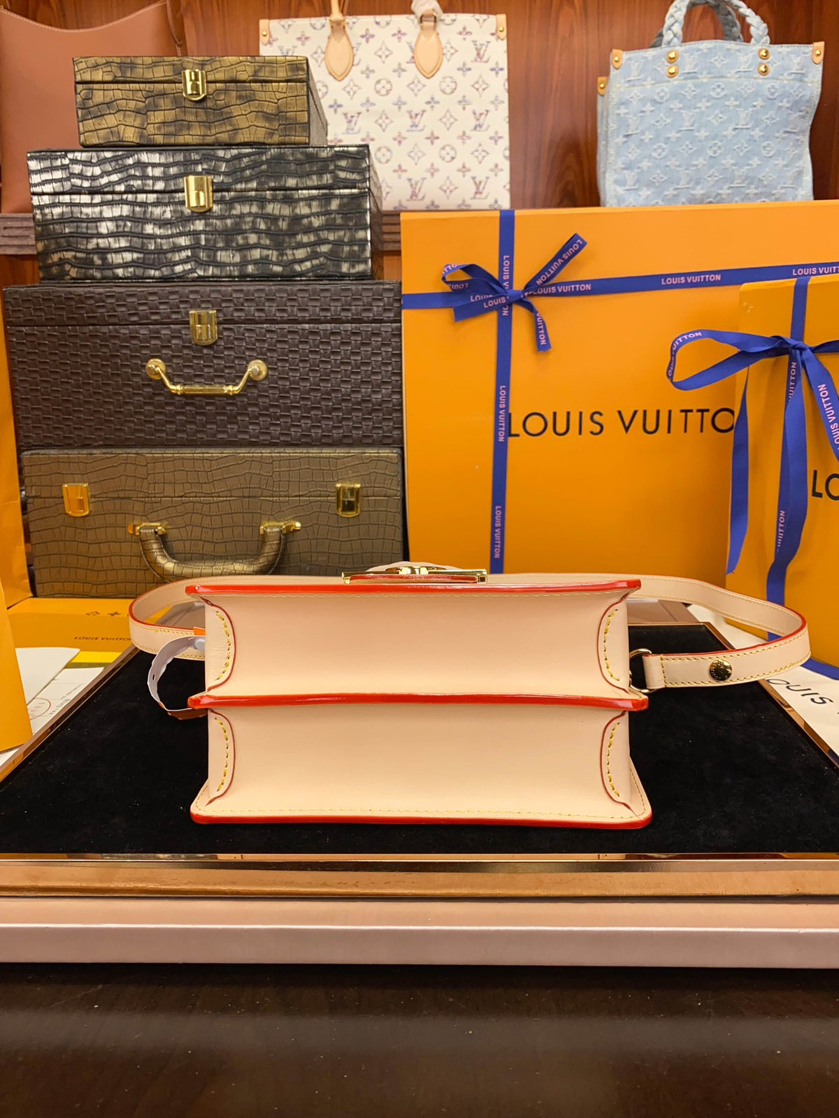 LV Mini Dauphine