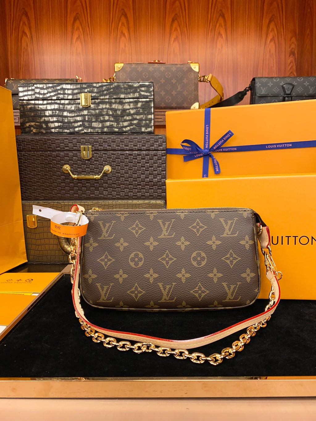 LV Pochette Accessoires