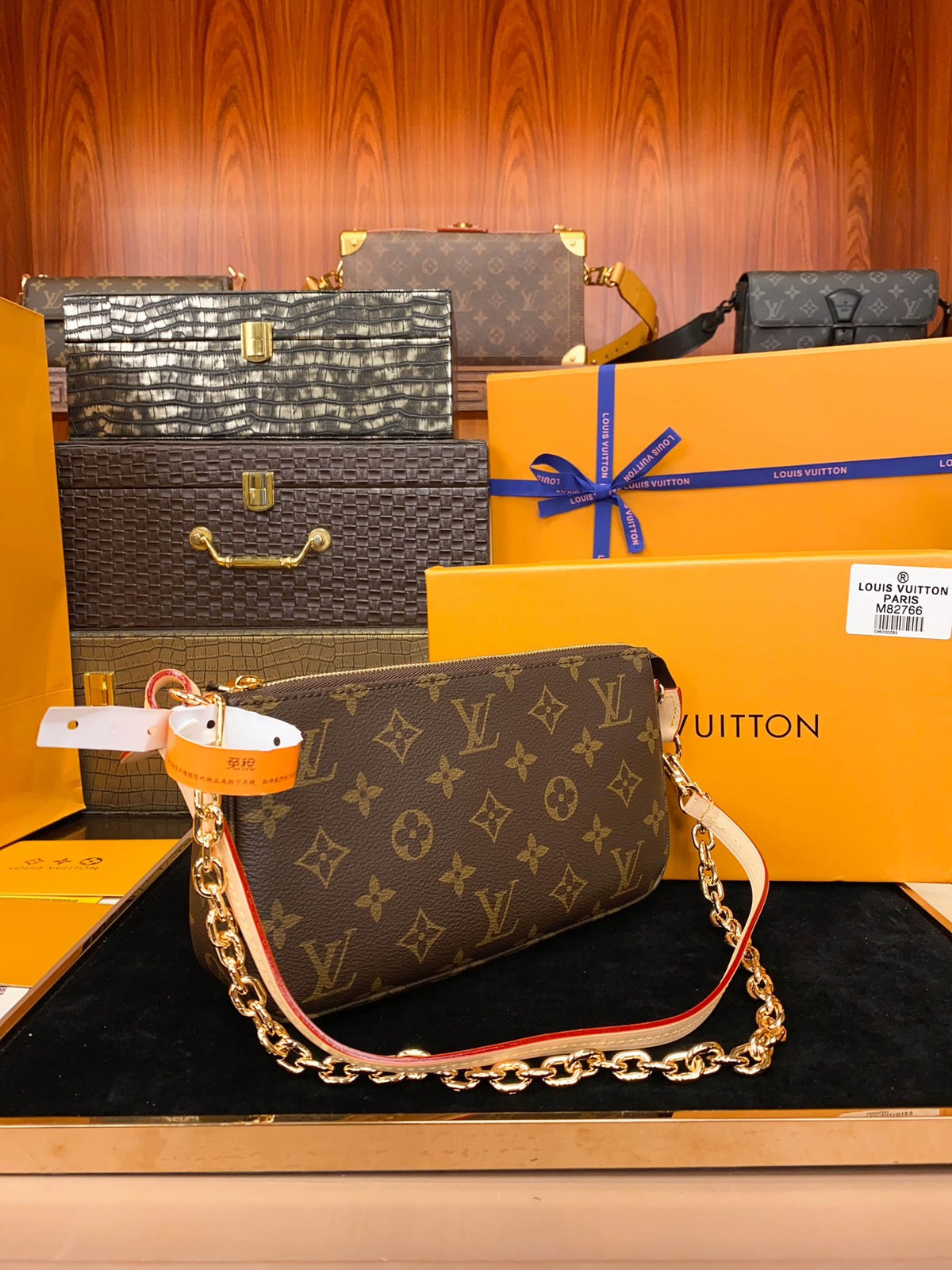 LV Pochette Accessoires