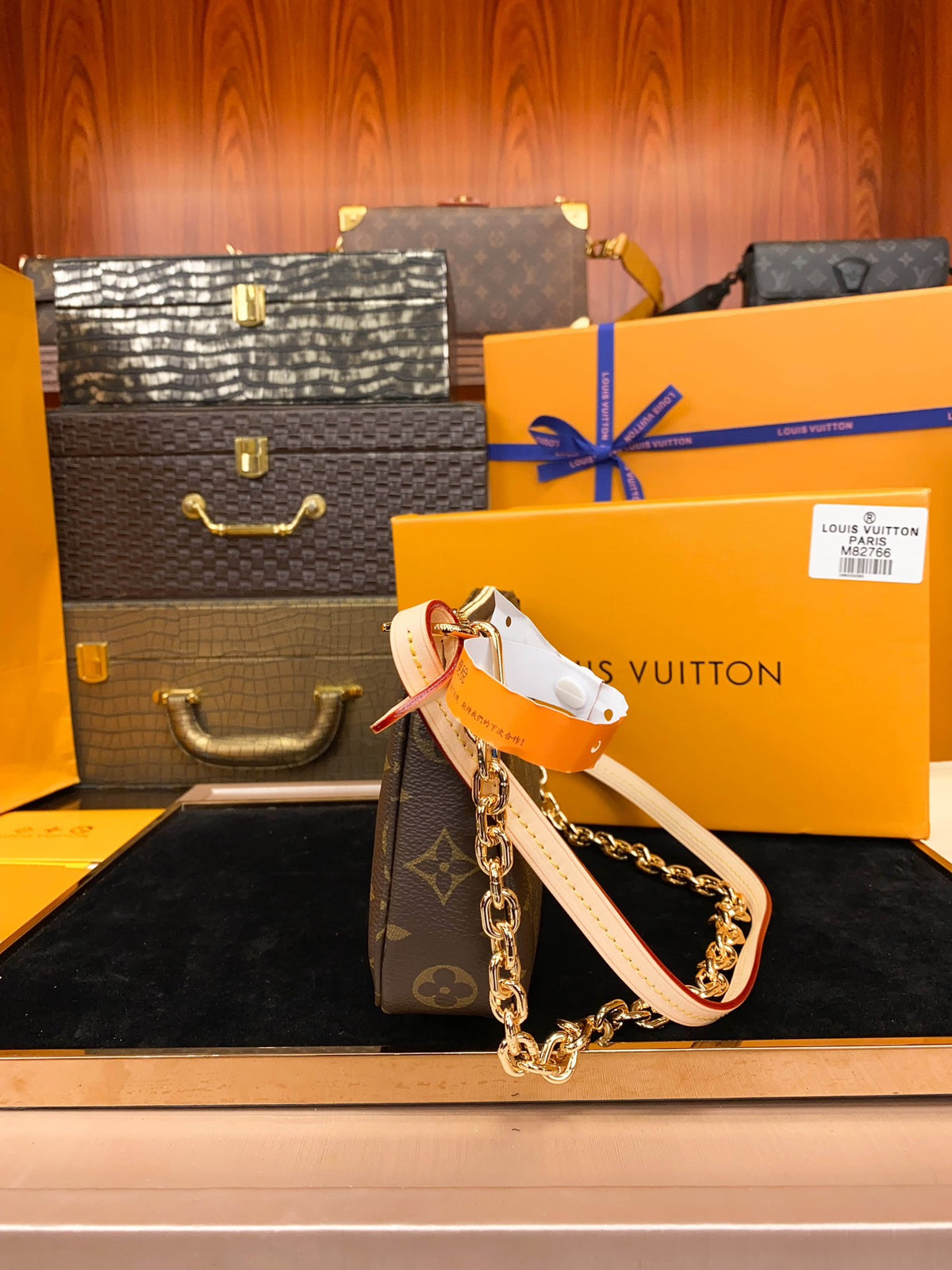 LV Pochette Accessoires