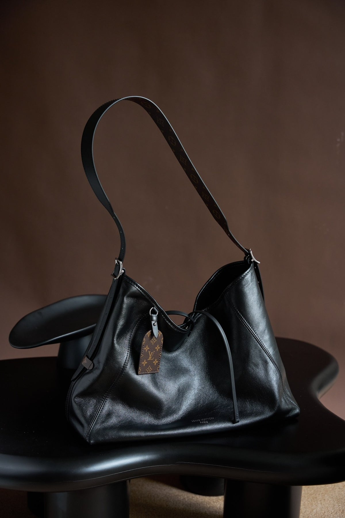 LV CarryAll Dark MM