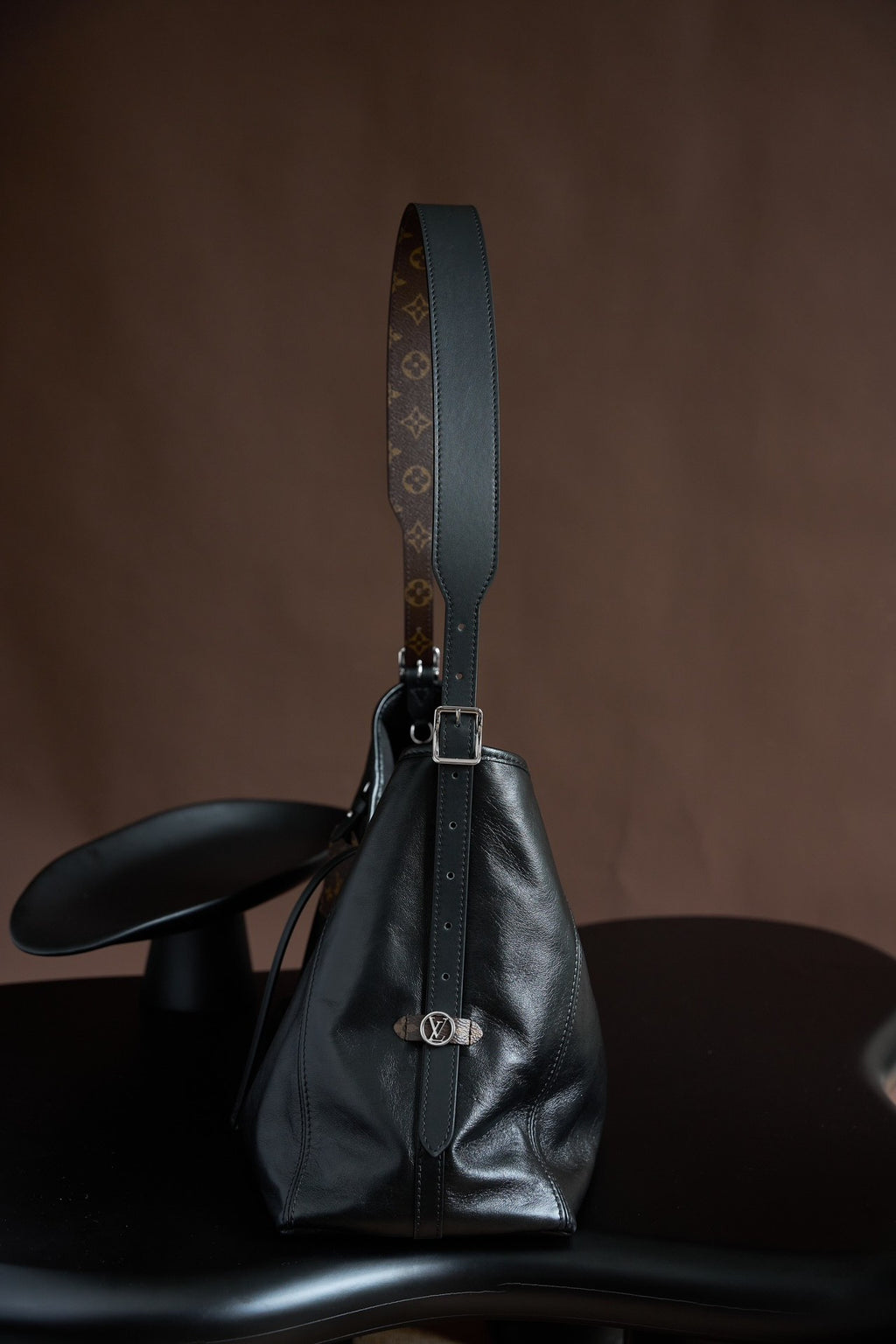 LV CarryAll Dark MM