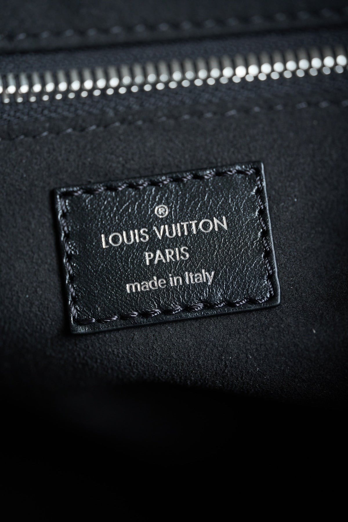 LV CarryAll Dark MM
