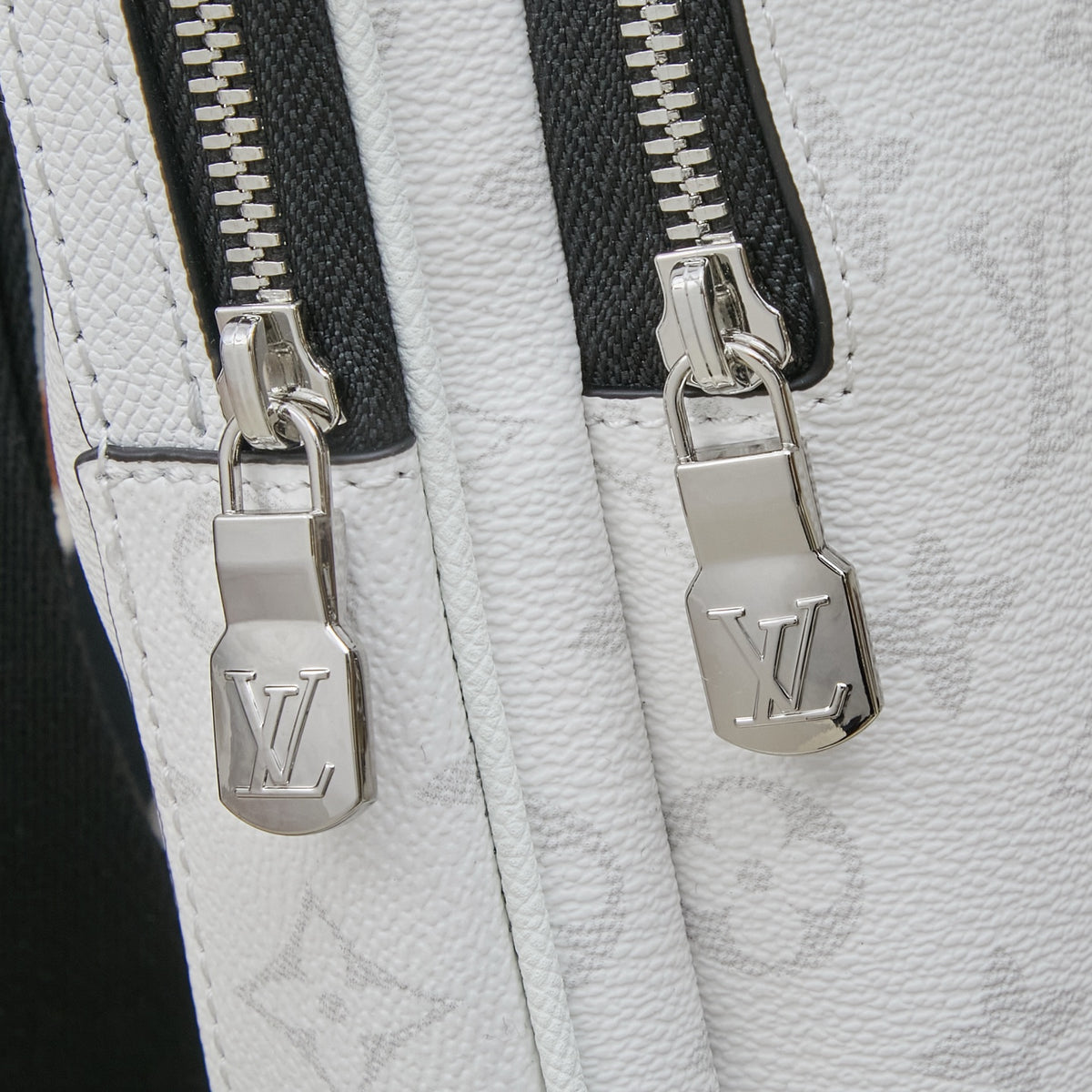 LV Avenue Slingbag PM