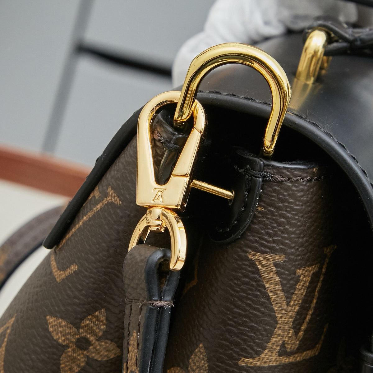 M43125	LV One Handle Flap MM