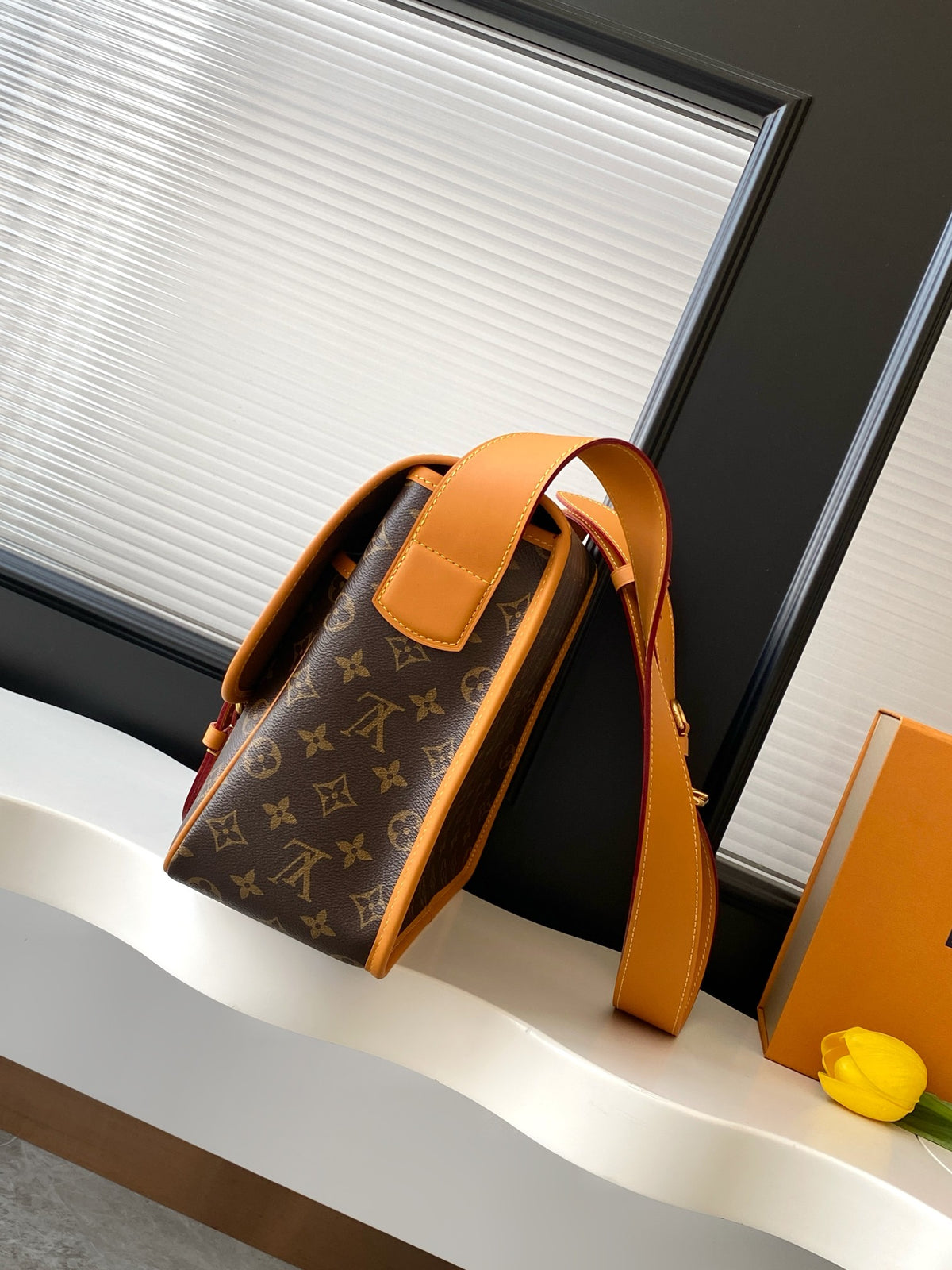 M14723	LV Satchel Messenger