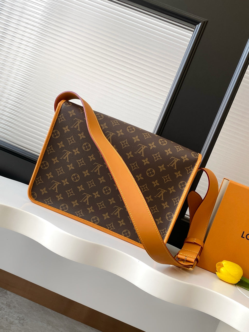M14723	LV Satchel Messenger