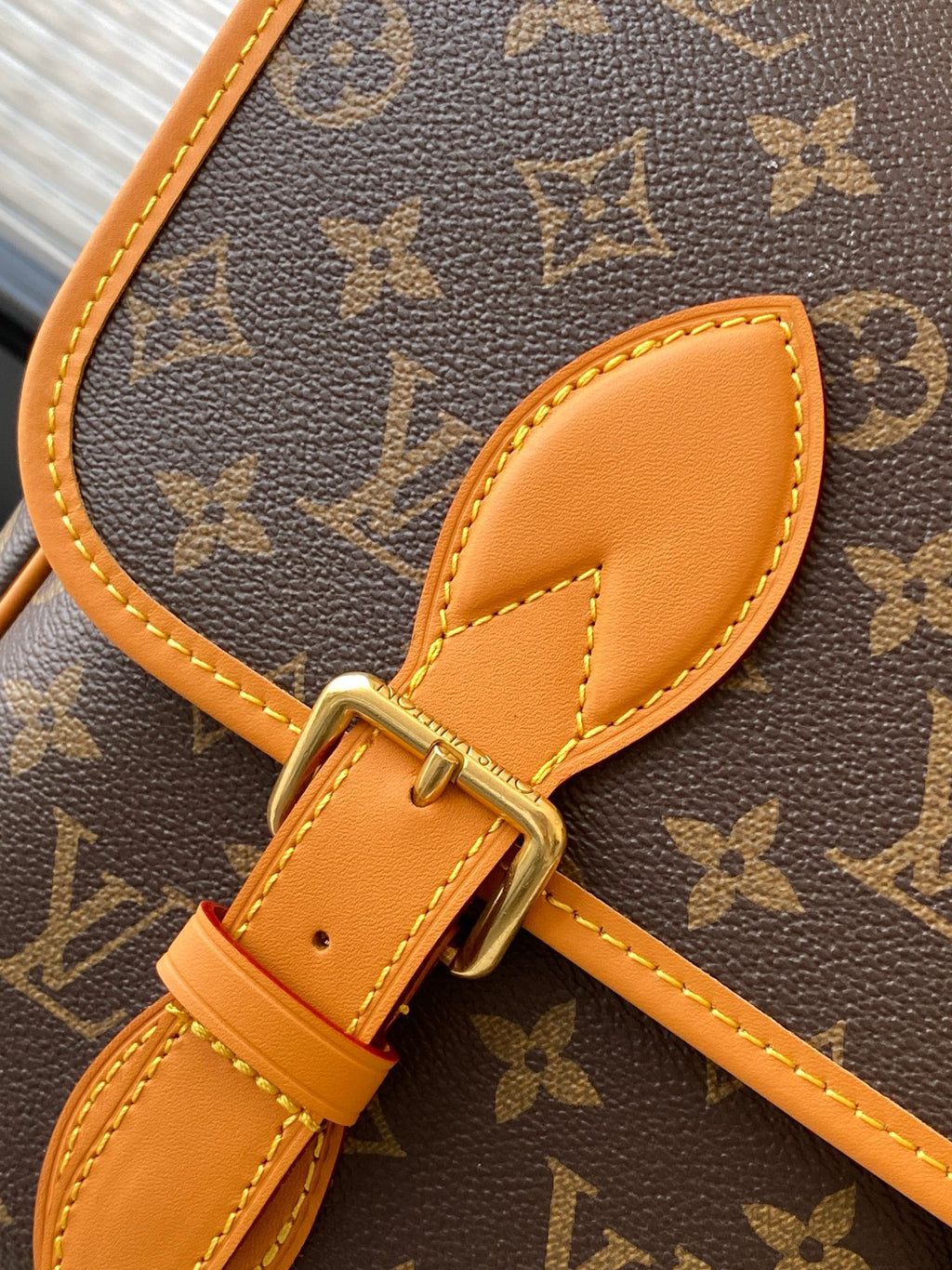 M14723	LV Satchel Messenger