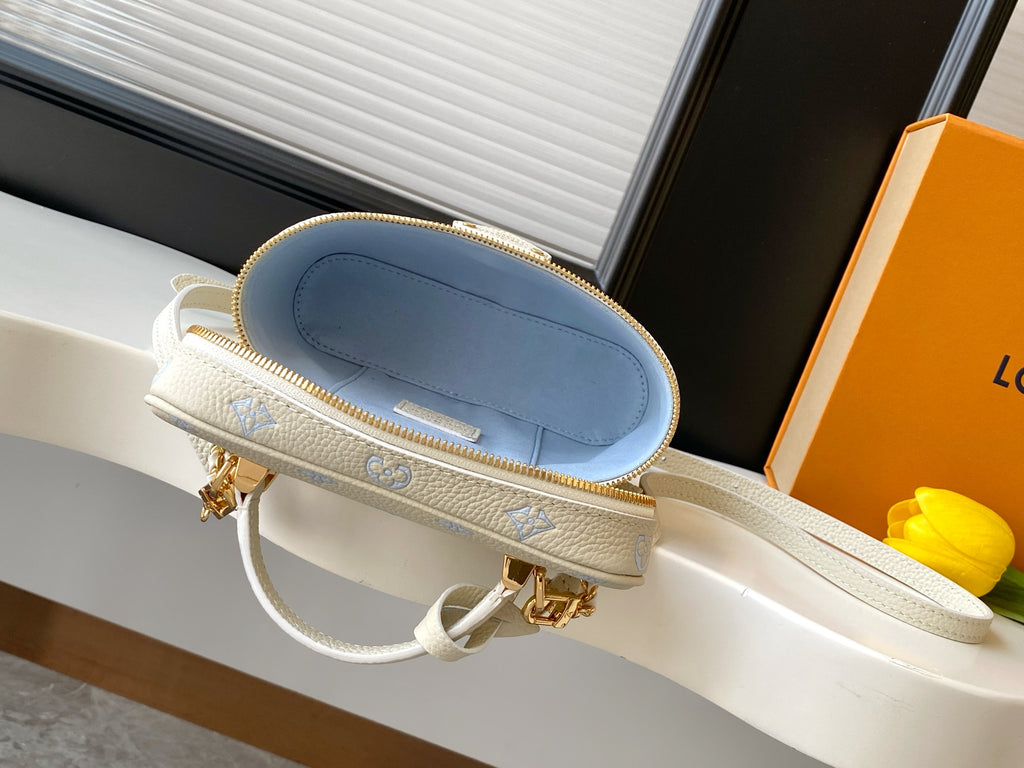 M27744	LV Vanity Chain Pouch