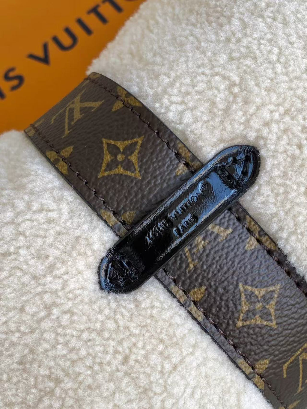 M26245	LV Ski Pochette Mia