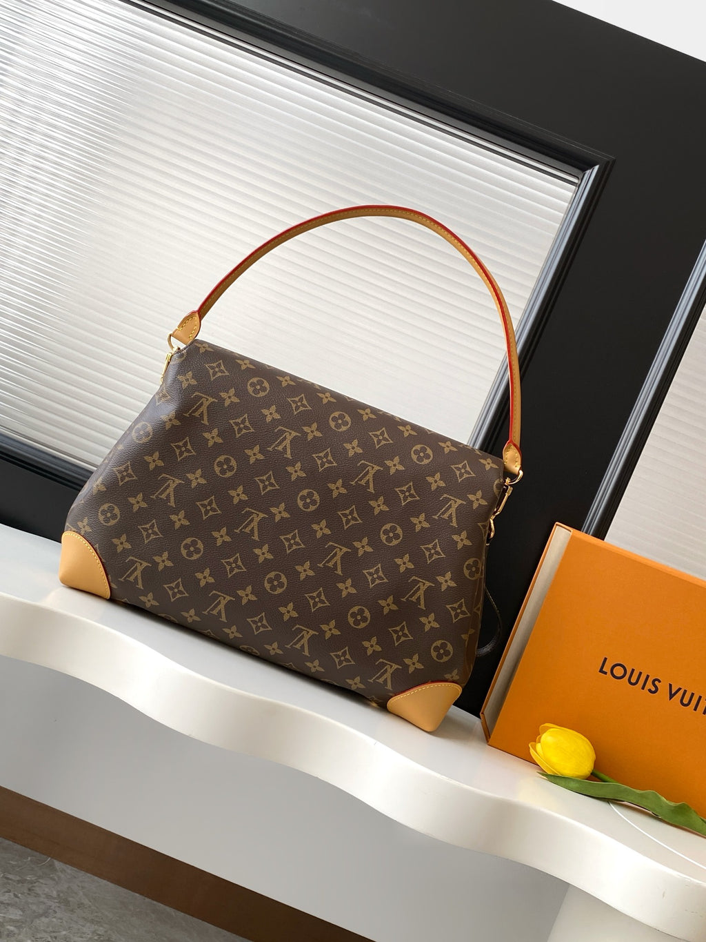 M14473	LV Hide Away