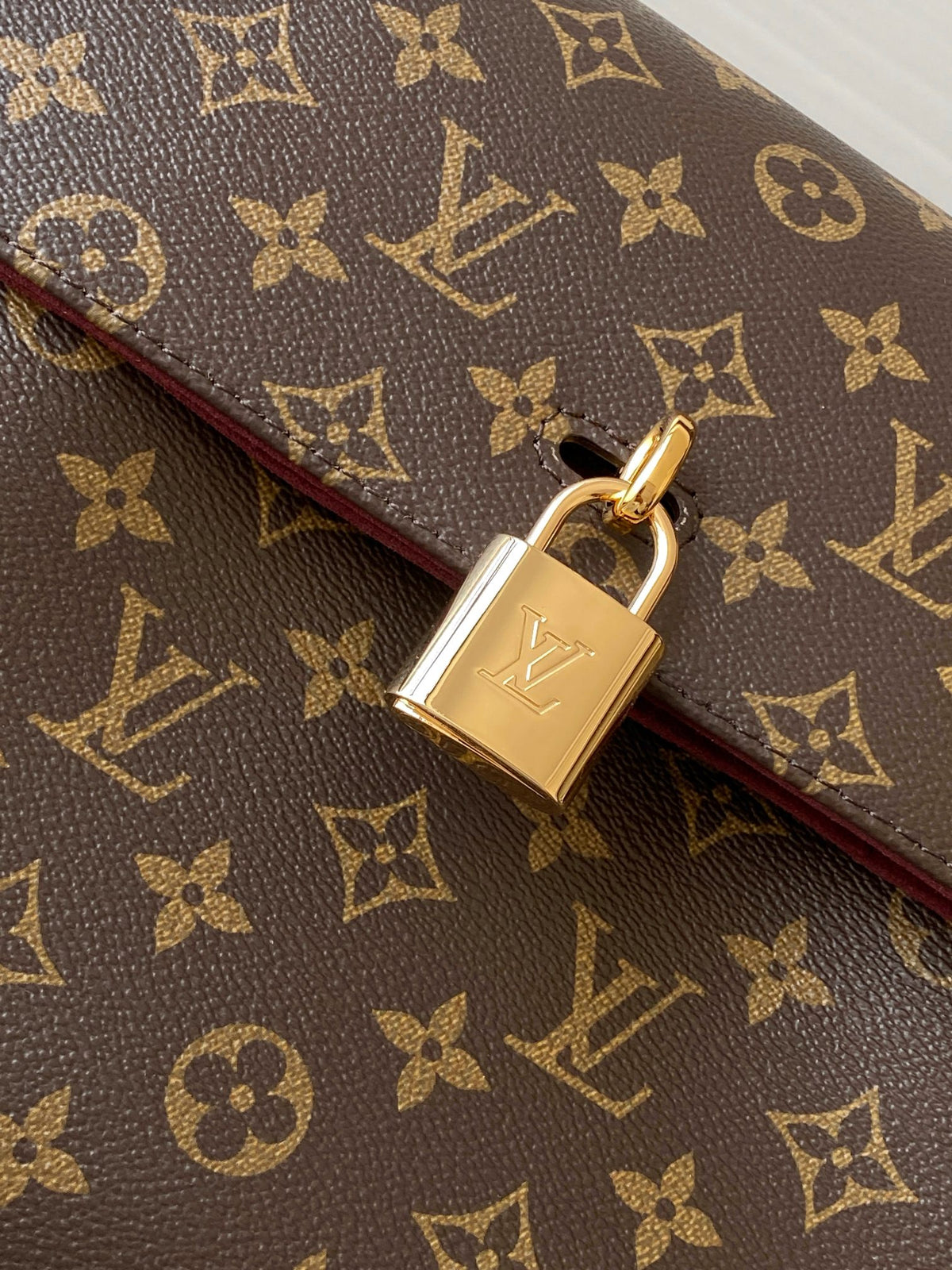 M14473	LV Hide Away