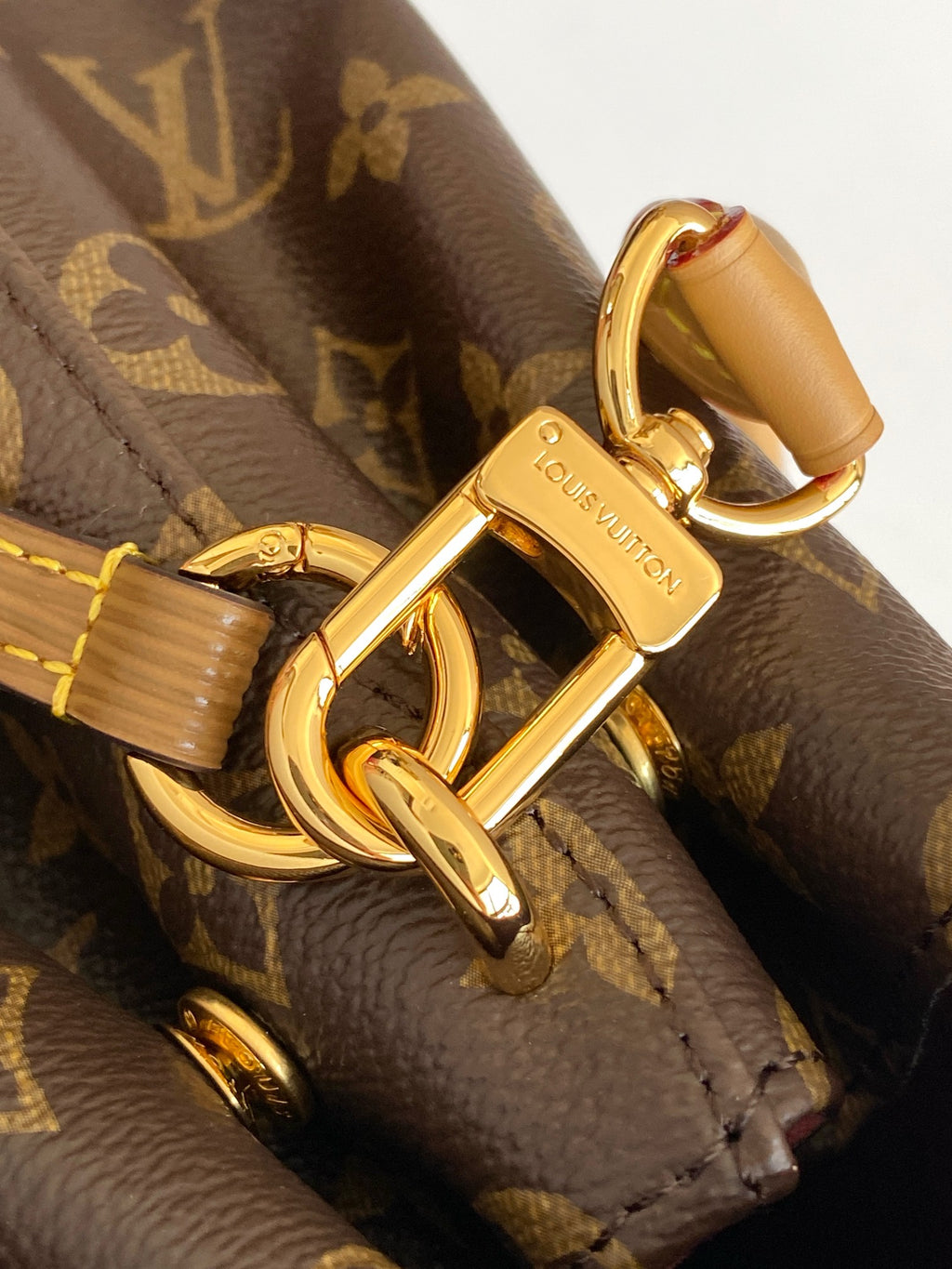 M14473	LV Hide Away