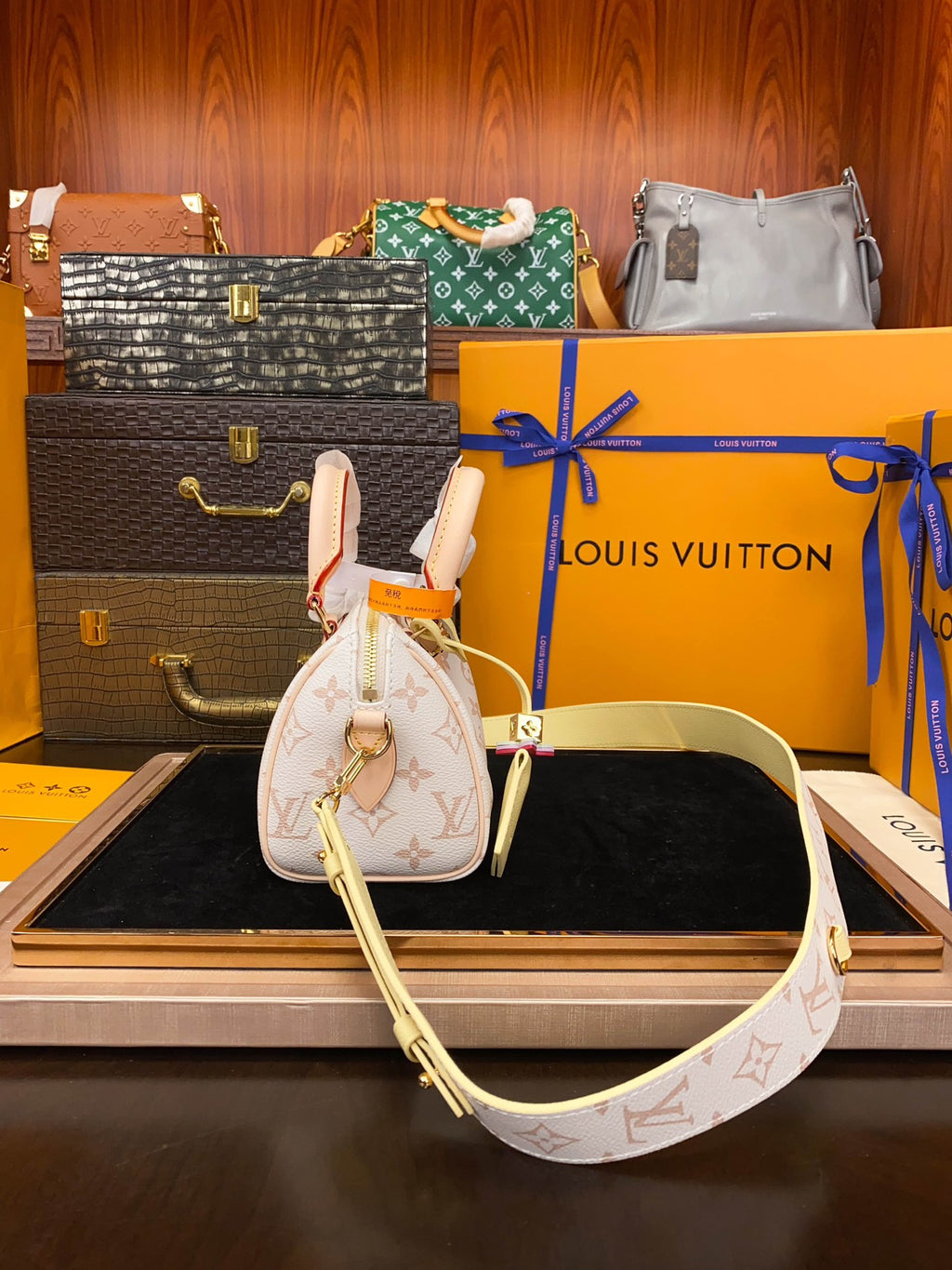 M24474	LV Speedy 18 Bandoulière