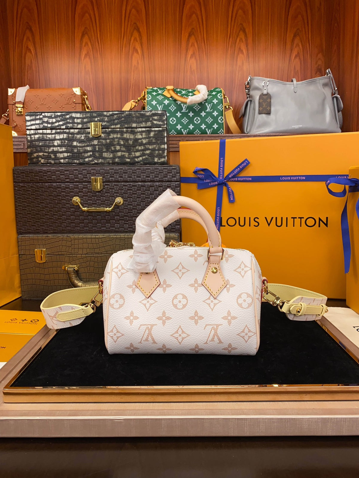 M24474	LV Speedy 18 Bandoulière