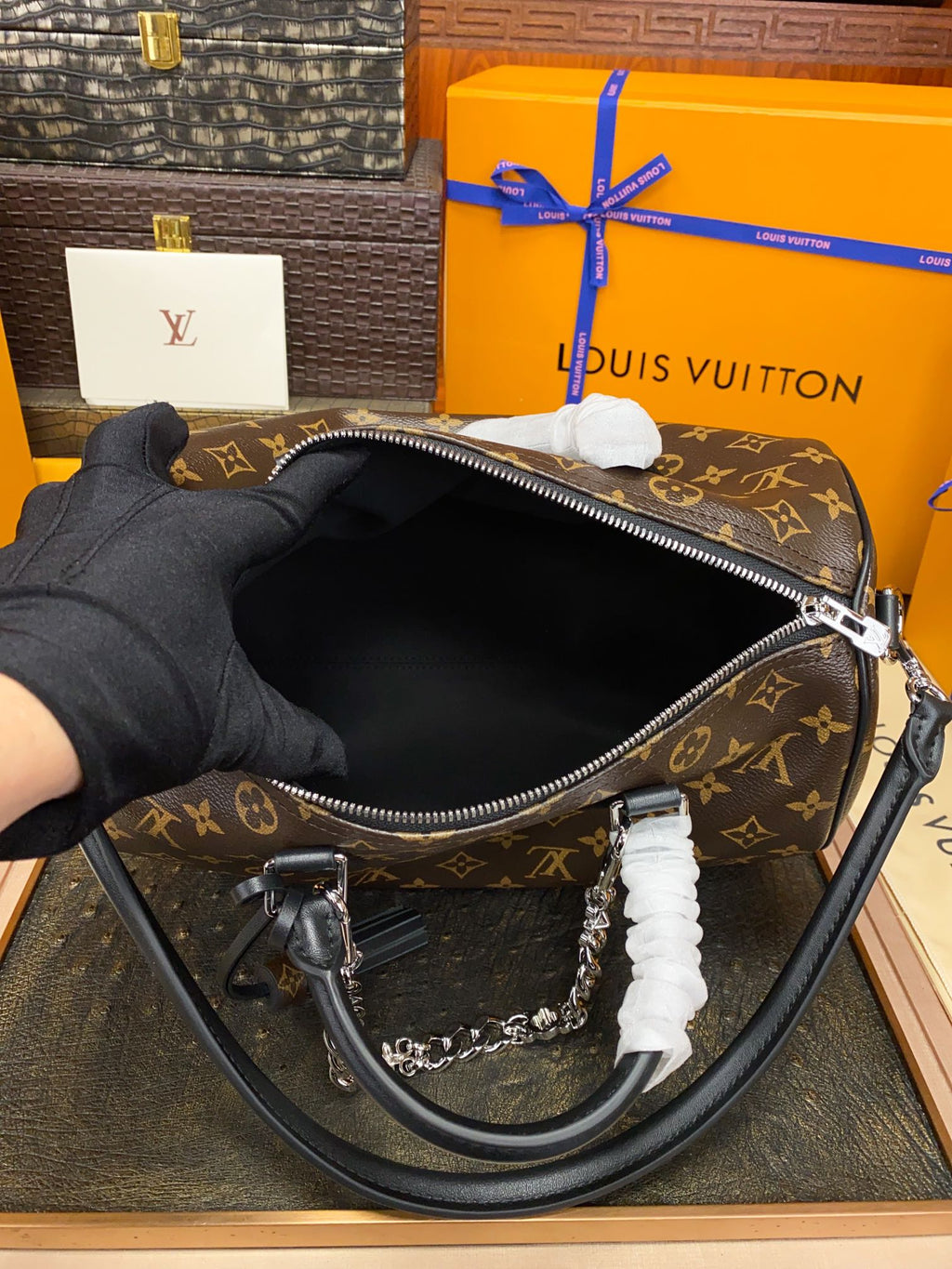 M12243	LV Speedy Soft 30 Dark Monogram