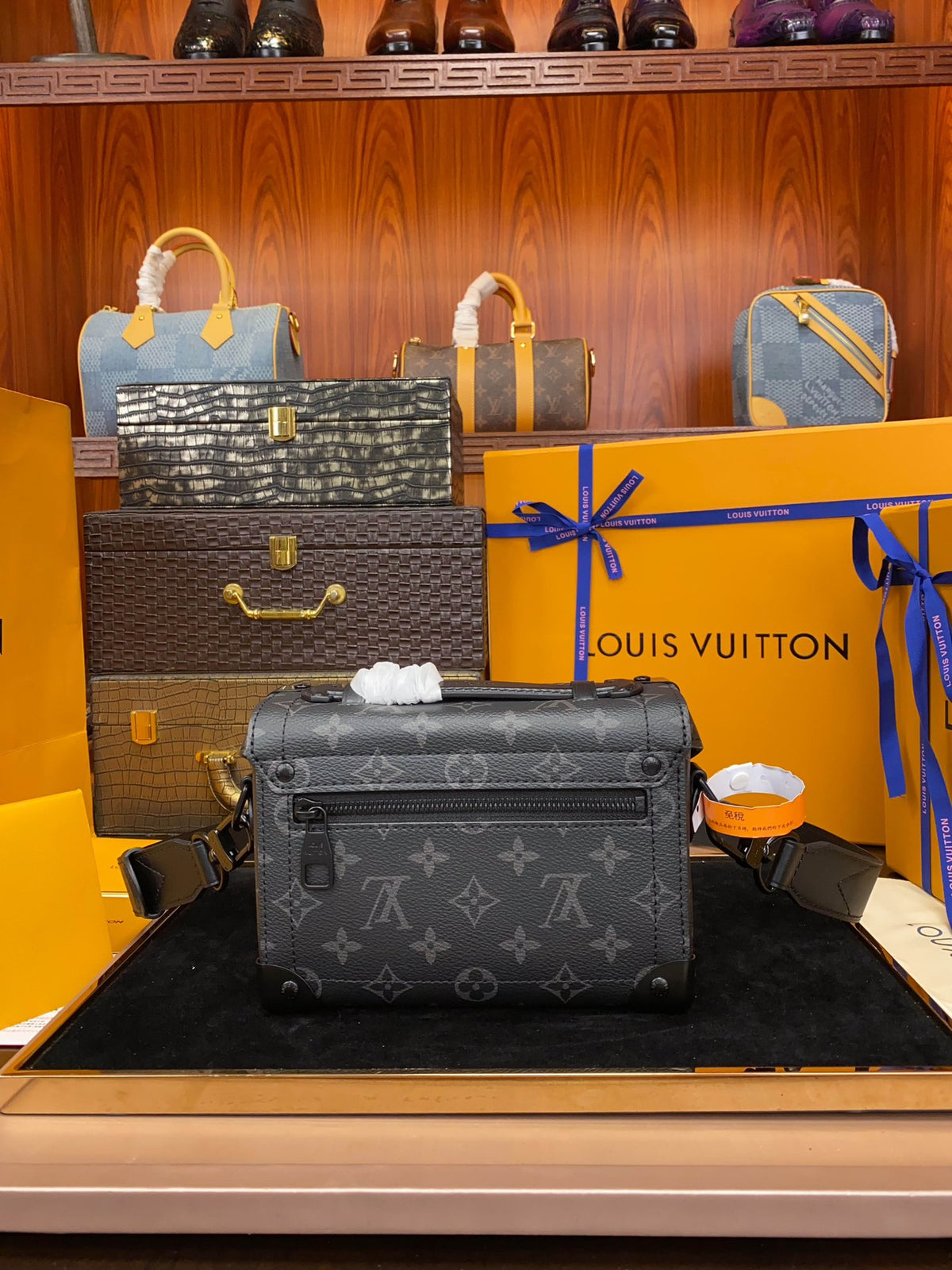 M11743	LV Soul Trunk