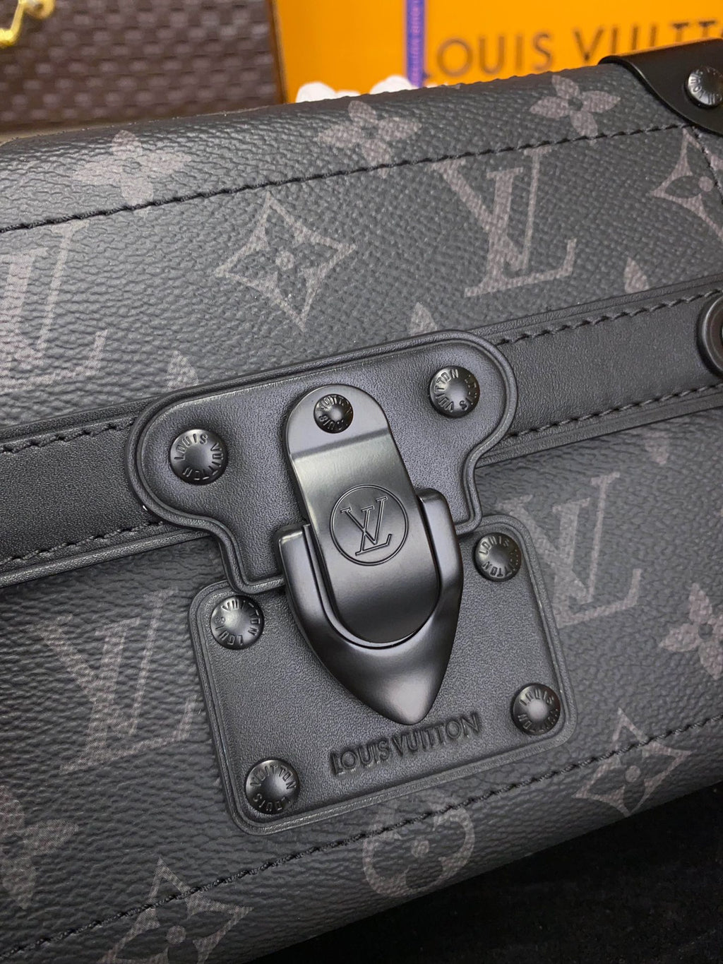 M11743	LV Soul Trunk