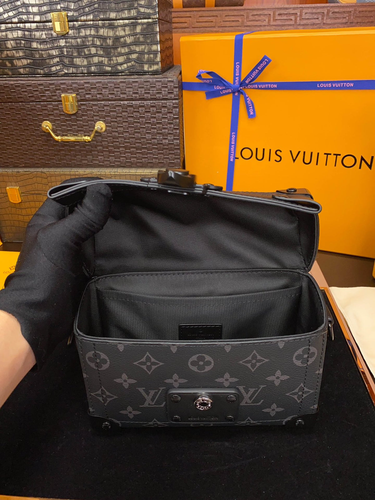 M11743	LV Soul Trunk