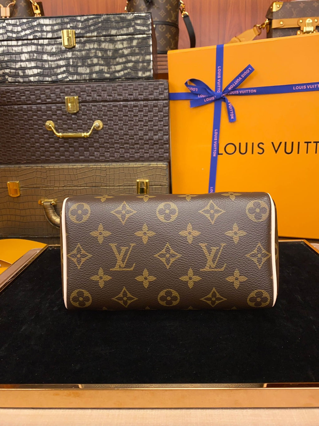 M46222	LV Speedy Bandoulière 18