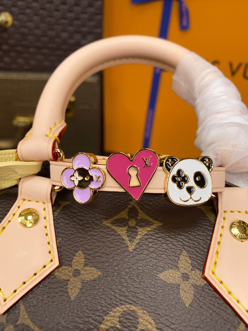 M46222	LV Speedy Bandoulière 18
