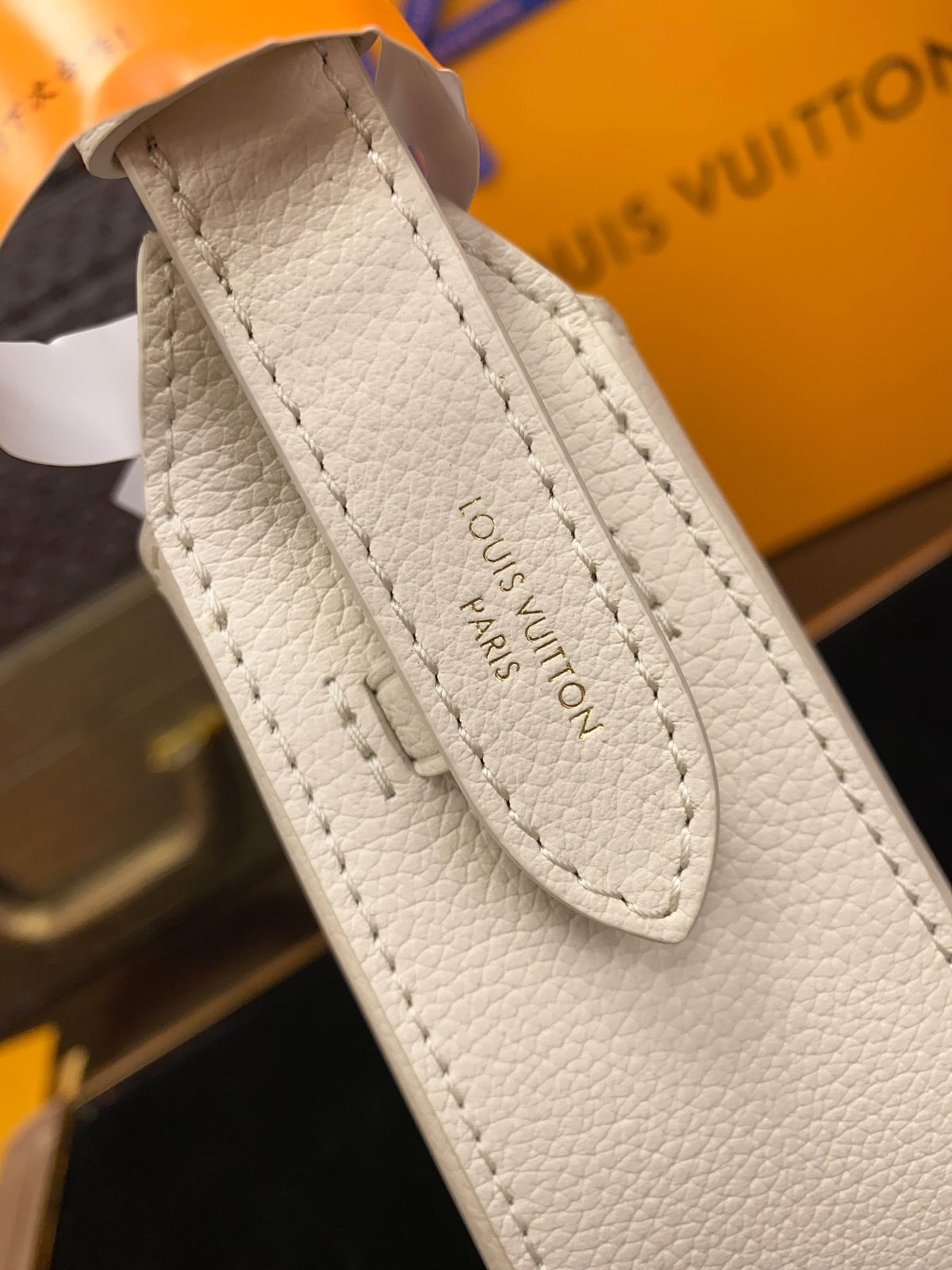 M24611	LV Low Key Shoulder